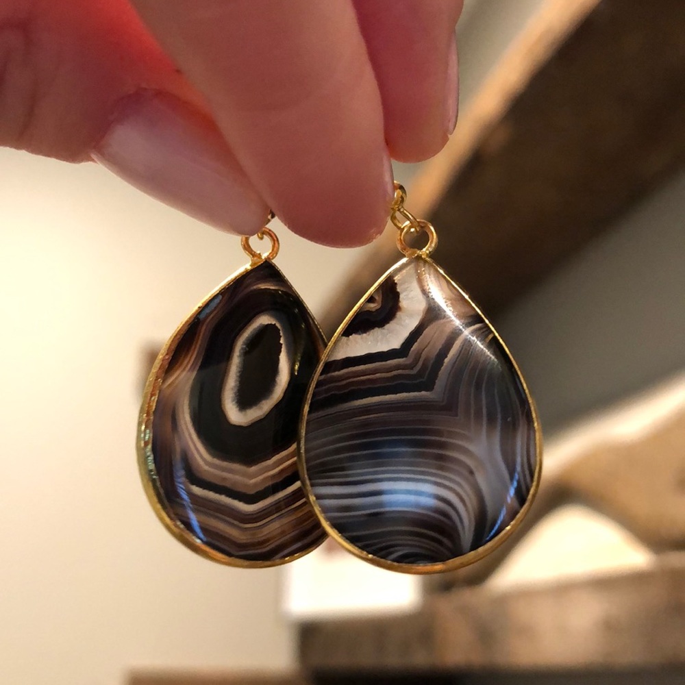 Black agate and gold teardrop earrings